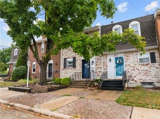 9505 Perry Lane, Overland Park, KS 66212