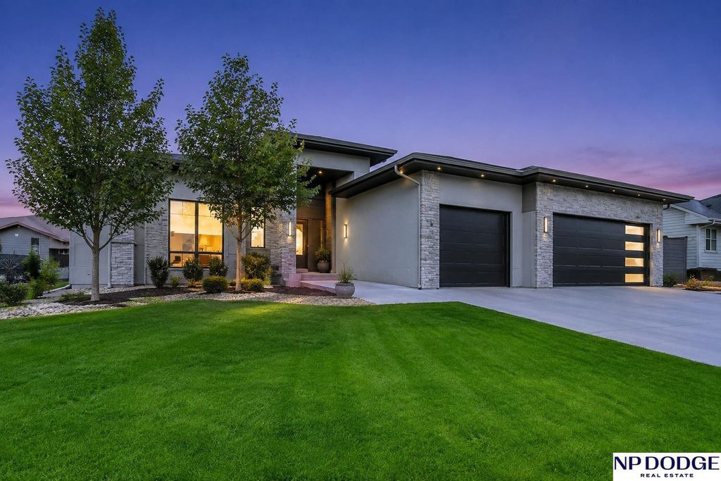 21060 Joseph Street, Elkhorn, NE 68022
