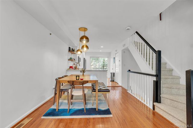 302 Park Ridge Lane, White Plains, NY 10603