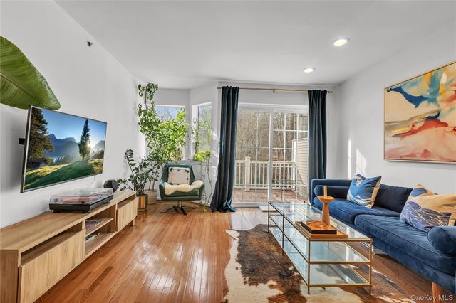 302 Park Ridge Lane, White Plains, NY 10603