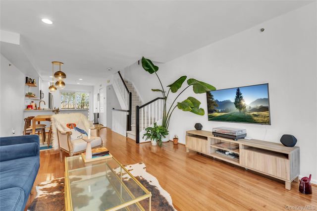 302 Park Ridge Lane, White Plains, NY 10603