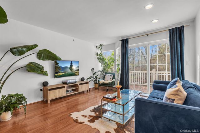 302 Park Ridge Lane, White Plains, NY 10603