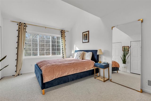 302 Park Ridge Lane, White Plains, NY 10603