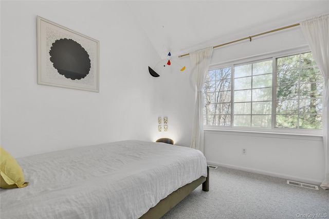 302 Park Ridge Lane, White Plains, NY 10603