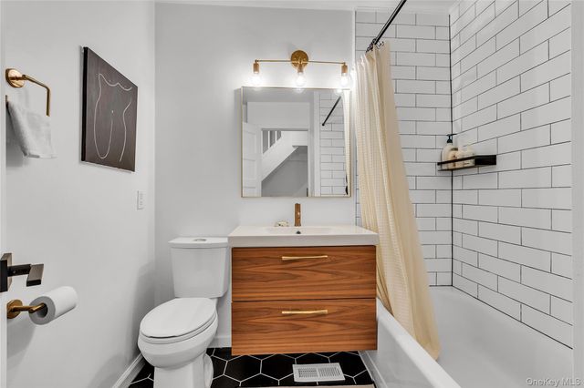 302 Park Ridge Lane, White Plains, NY 10603