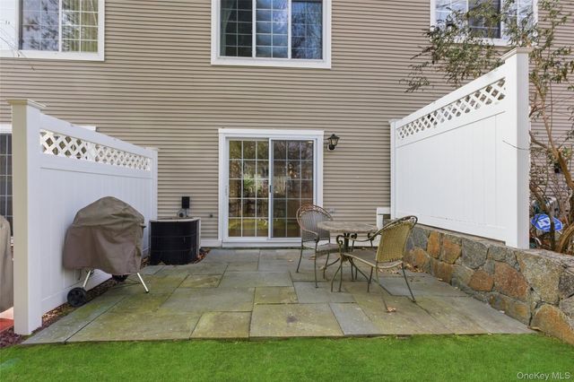 302 Park Ridge Lane, White Plains, NY 10603