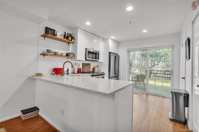 302 Park Ridge Lane, White Plains, NY 10603