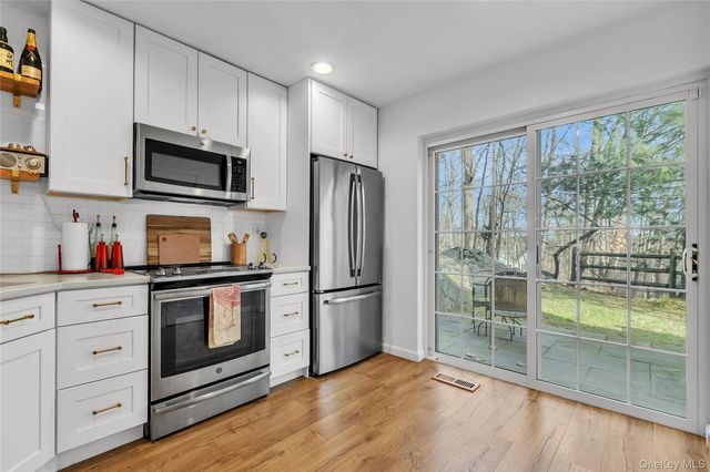 302 Park Ridge Lane, White Plains, NY 10603