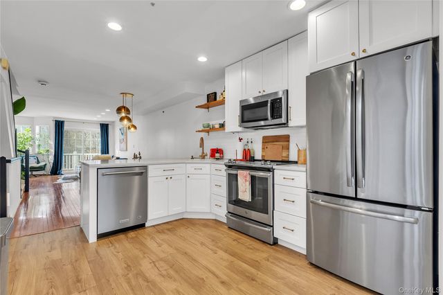 302 Park Ridge Lane, White Plains, NY 10603