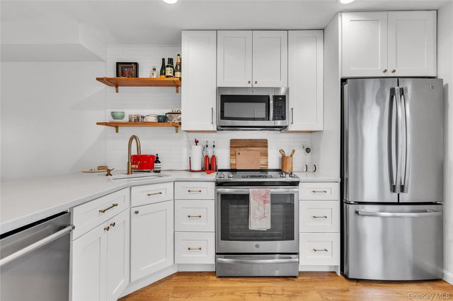 302 Park Ridge Lane, White Plains, NY 10603