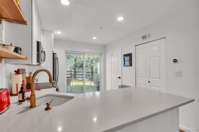 302 Park Ridge Lane, White Plains, NY 10603