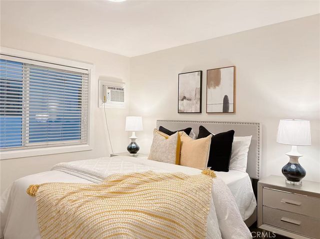 1250 W 37th Street 3, Los Angeles, CA 90007