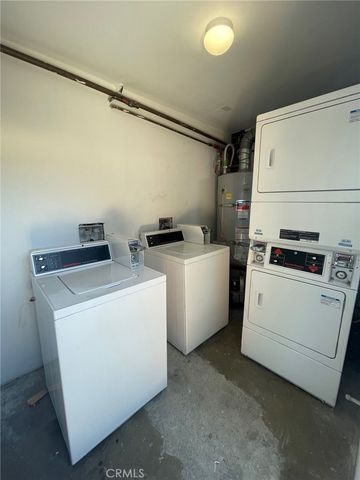 1250 W 37th Street 3, Los Angeles, CA 90007