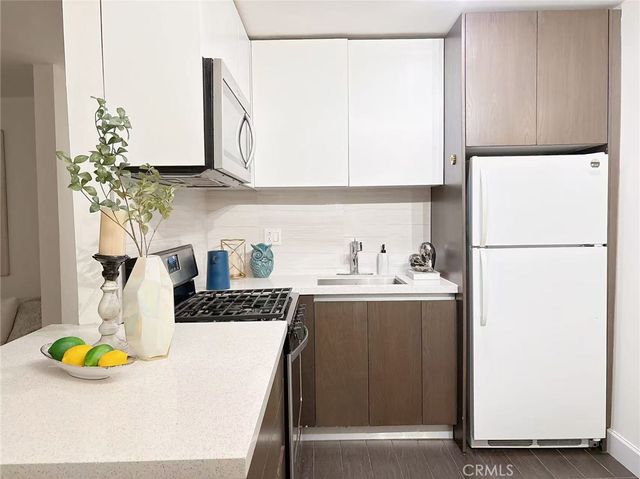 1250 W 37th Street 3, Los Angeles, CA 90007