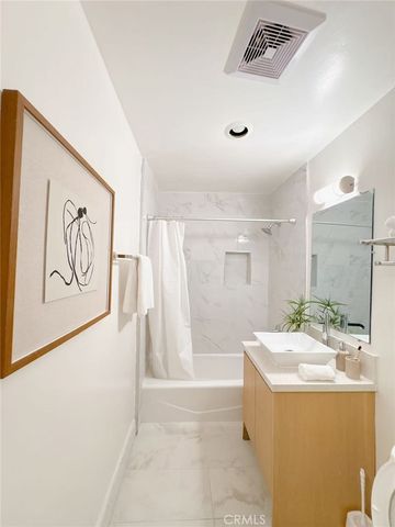 1250 W 37th Street 3, Los Angeles, CA 90007