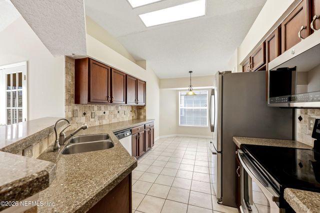 2928 WATERS VIEW Circle, Orange Park, FL 32073