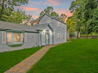 33 Lake Rd, Yarmouth, MA 02673