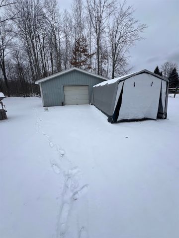 745 Wolverine Drive, Gladwin, MI 48624