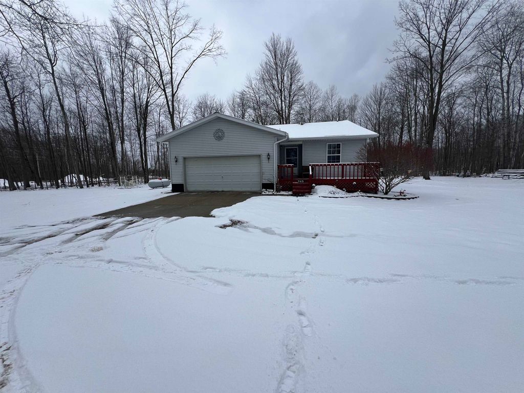 745 Wolverine Drive, Gladwin, MI 48624