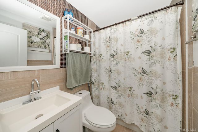 270 26th Street, Copiague, NY 11726