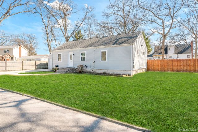 270 26th Street, Copiague, NY 11726