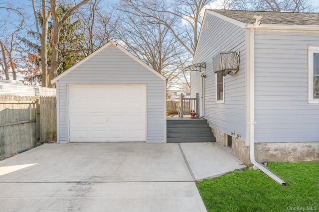 270 26th Street, Copiague, NY 11726