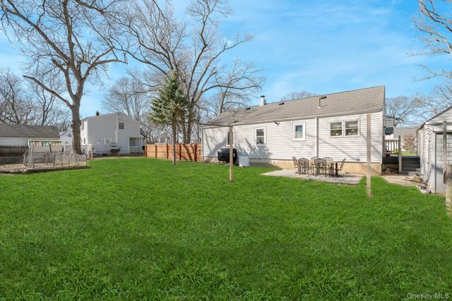 270 26th Street, Copiague, NY 11726