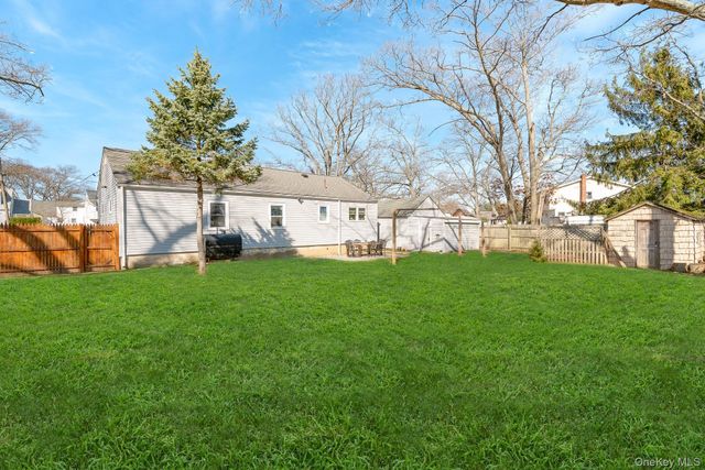 270 26th Street, Copiague, NY 11726