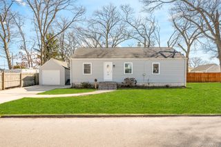 270 26th Street, Copiague, NY 11726