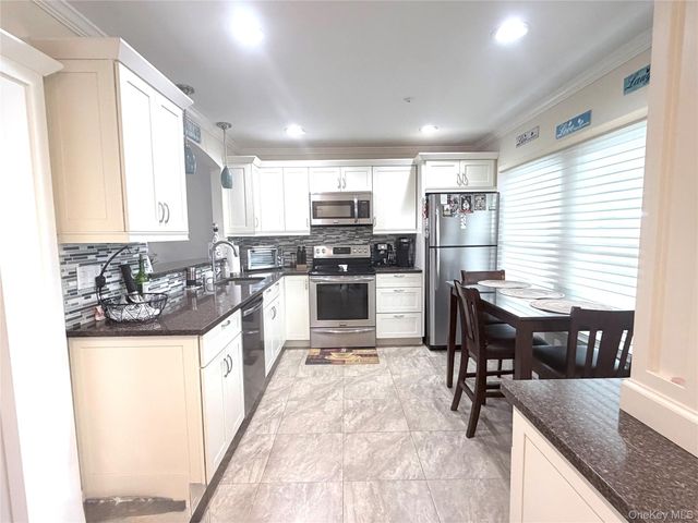 32 Hearthside Drive, Mount Sinai, NY 11766