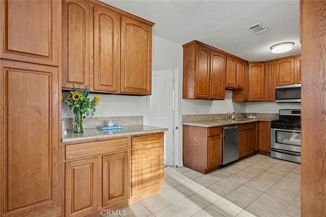 23142 Strathern, West Hills, CA 91304