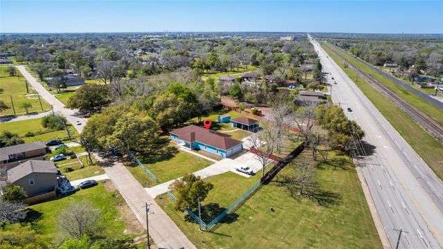 5712 Mentor Drive, Texas City, TX 77591