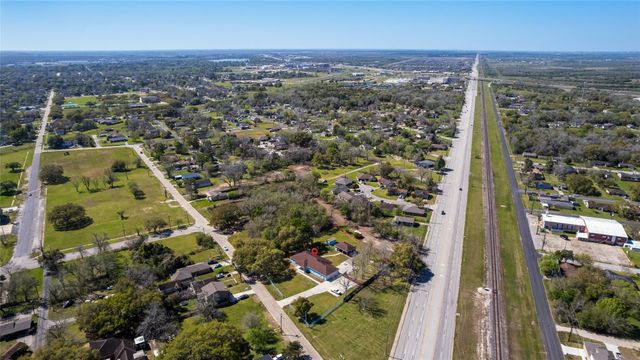 5712 Mentor Drive, Texas City, TX 77591