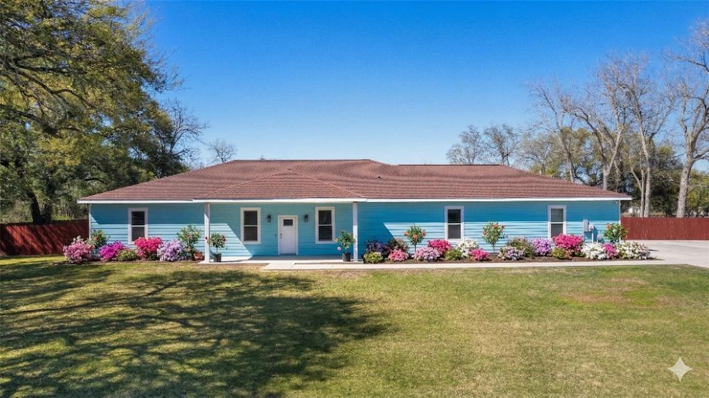 5712 Mentor Drive, Texas City, TX 77591