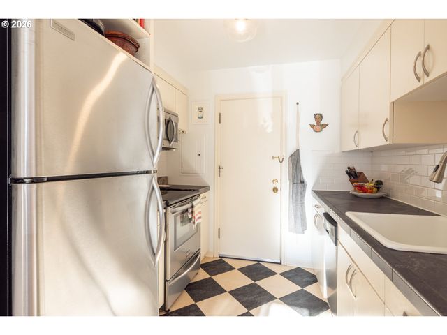 2123 Ne CLACKAMAS St 5, Portland, OR 97232