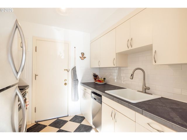 2123 Ne CLACKAMAS St 5, Portland, OR 97232