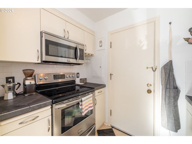 2123 Ne CLACKAMAS St 5, Portland, OR 97232