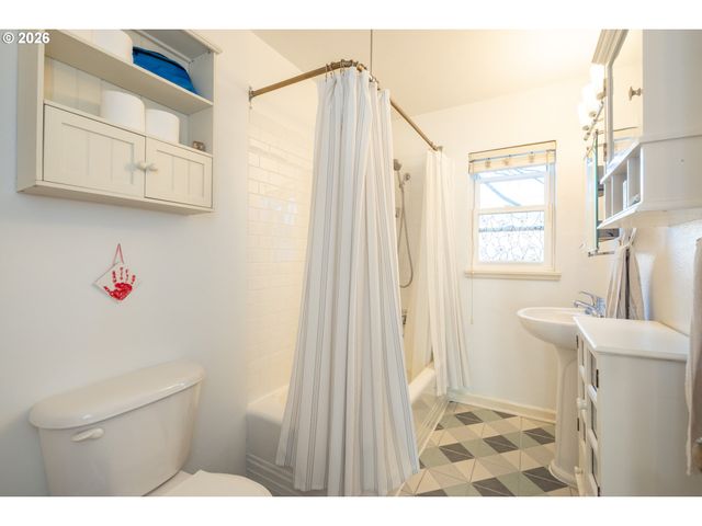 2123 Ne CLACKAMAS St 5, Portland, OR 97232