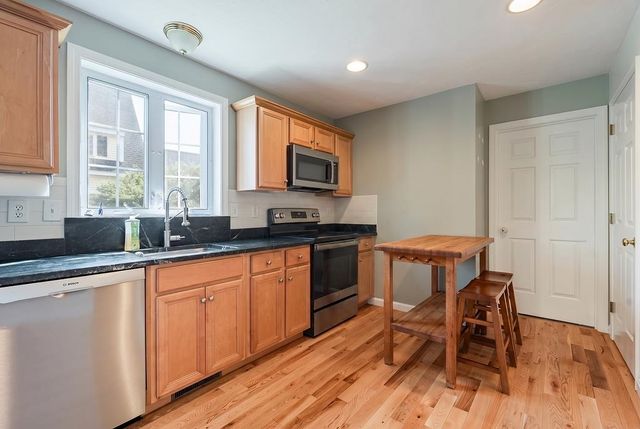 19 Footbridge Lane, Dover, NH 03820