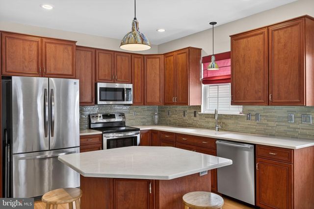 2920 LIFFORD LN, Macungie, PA 18062