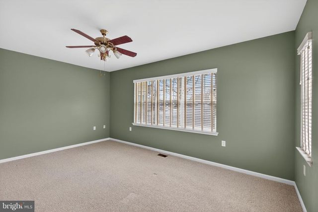 2920 LIFFORD LN, Macungie, PA 18062