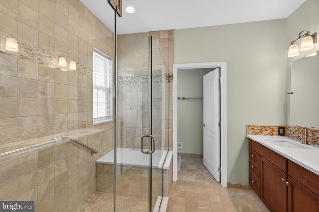 2920 LIFFORD LN, Macungie, PA 18062