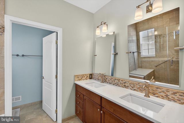 2920 LIFFORD LN, Macungie, PA 18062