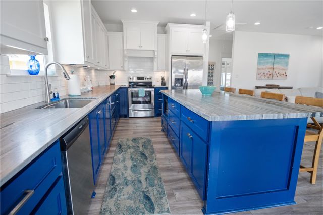 974 Mary Ann, Crystal Beach, TX 77650