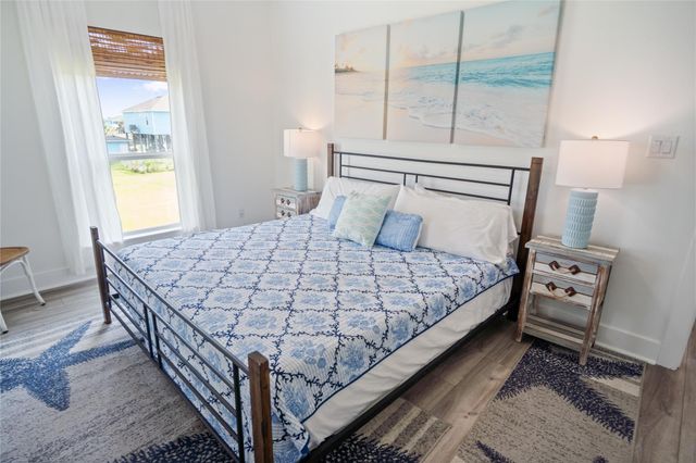 974 Mary Ann, Crystal Beach, TX 77650