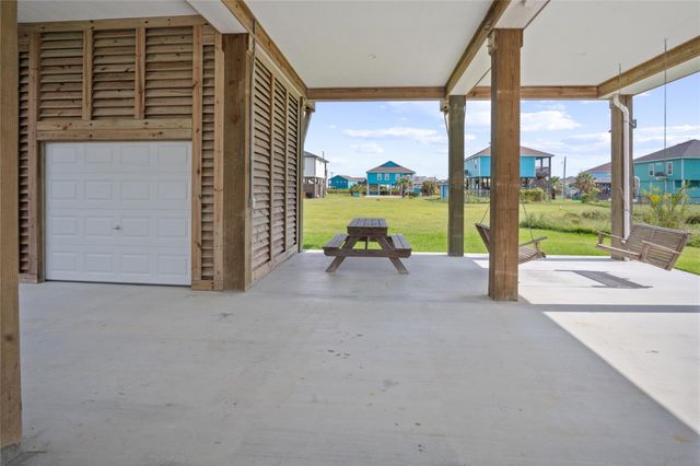 974 Mary Ann, Crystal Beach, TX 77650