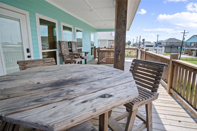 974 Mary Ann, Crystal Beach, TX 77650