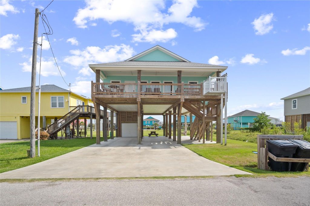 974 Mary Ann, Crystal Beach, TX 77650