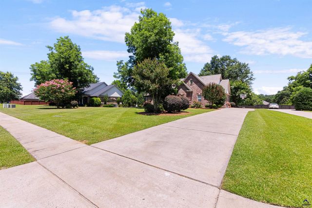 104 River Rock Court, Perry, GA 31069