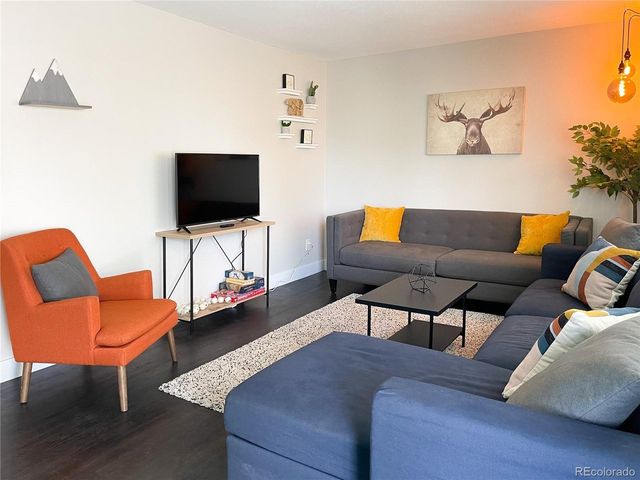 7883 Greenwood Blvd, Denver, CO 80221